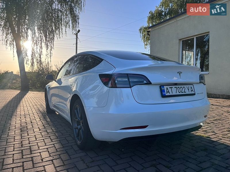 Седан Tesla Model 3 2022 в Ивано-Франковске