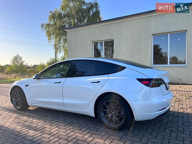 Седан Tesla Model 3 2022 в Ивано-Франковске