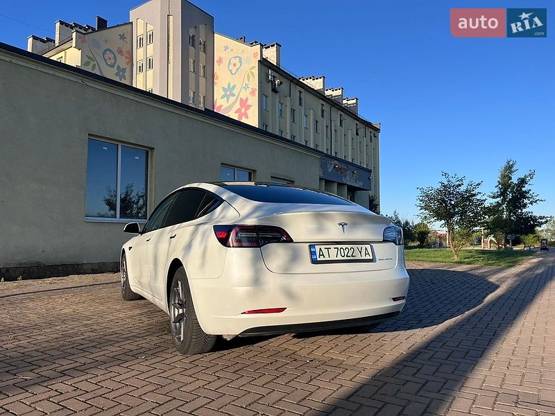Седан Tesla Model 3 2022 в Ивано-Франковске