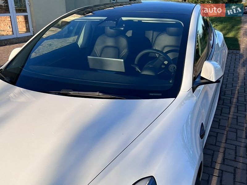 Седан Tesla Model 3 2022 в Ивано-Франковске