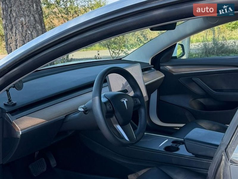 Седан Tesla Model 3 2022 в Ивано-Франковске