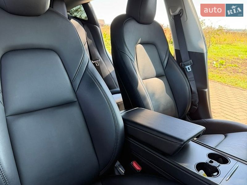 Седан Tesla Model 3 2022 в Ивано-Франковске
