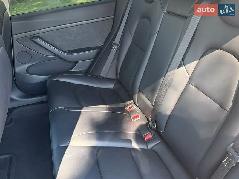 Седан Tesla Model 3 2022 в Ивано-Франковске