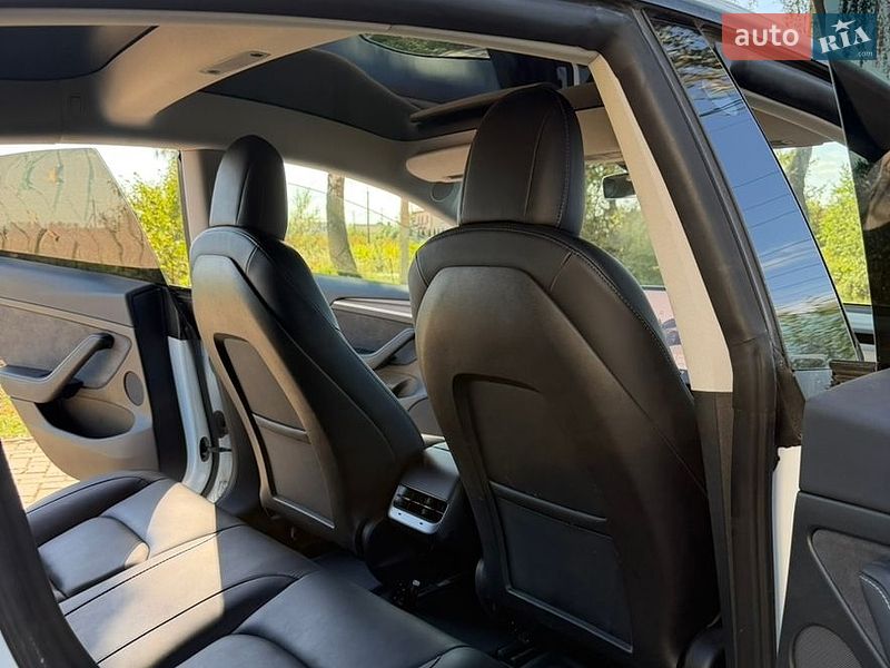 Седан Tesla Model 3 2022 в Ивано-Франковске