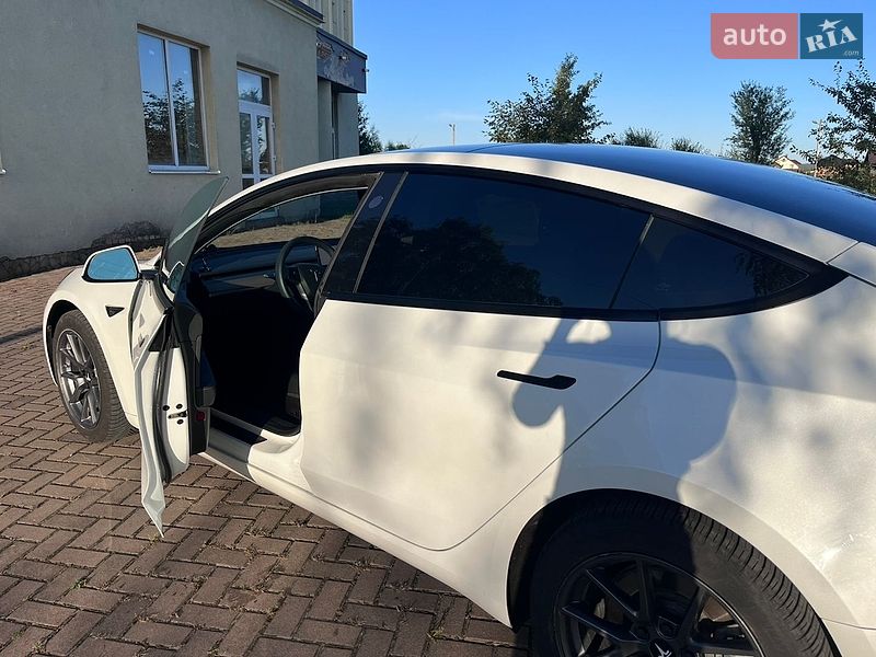 Седан Tesla Model 3 2022 в Ивано-Франковске