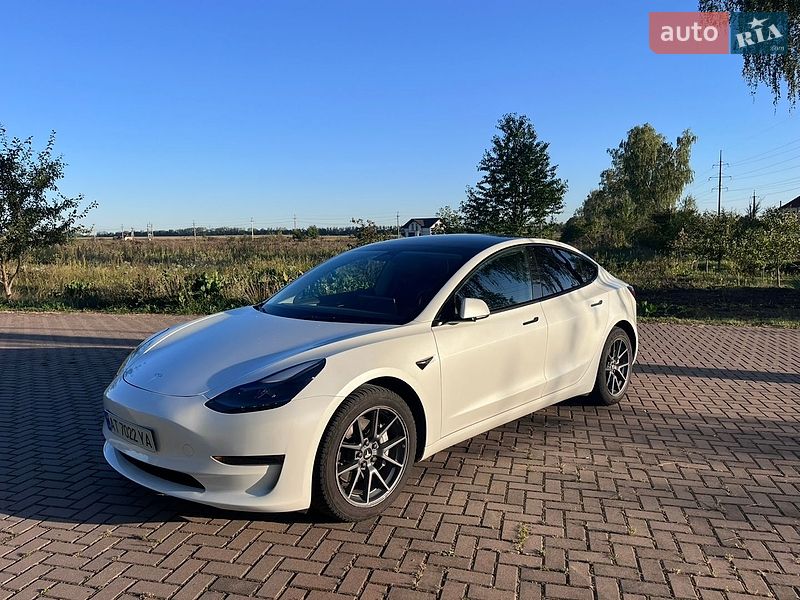 Седан Tesla Model 3 2022 в Ивано-Франковске