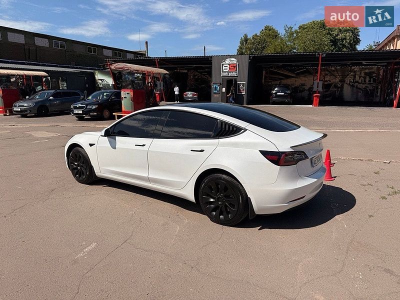Седан Tesla Model 3 2021 в Кривом Роге