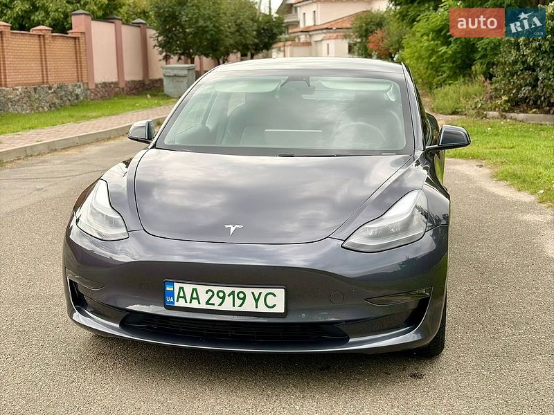 Седан Tesla Model 3 2021 в Киеве