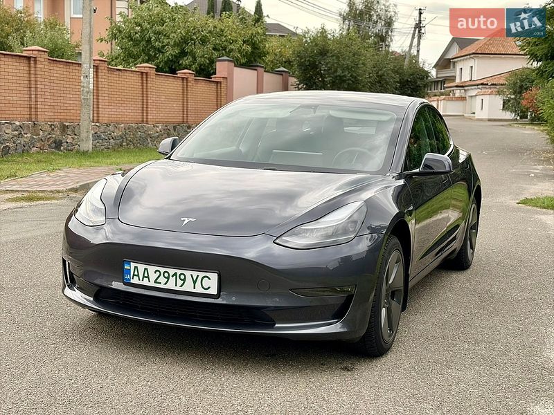 Седан Tesla Model 3 2021 в Киеве