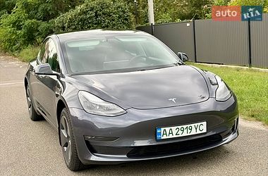 Седан Tesla Model 3 2021 в Киеве