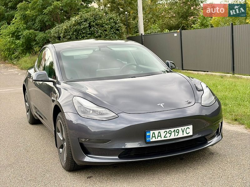 Седан Tesla Model 3 2021 в Киеве