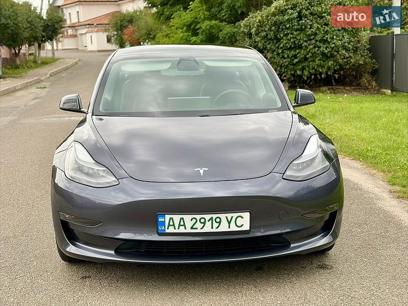 Седан Tesla Model 3 2021 в Киеве