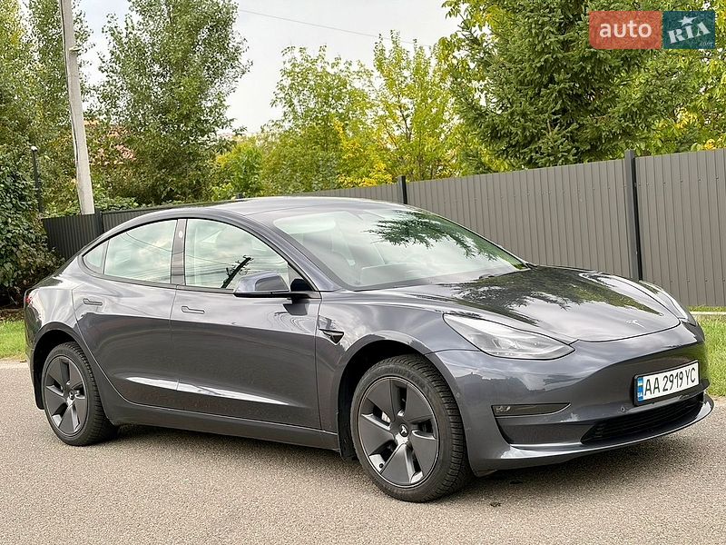 Седан Tesla Model 3 2021 в Киеве