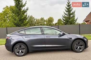 Седан Tesla Model 3 2021 в Киеве