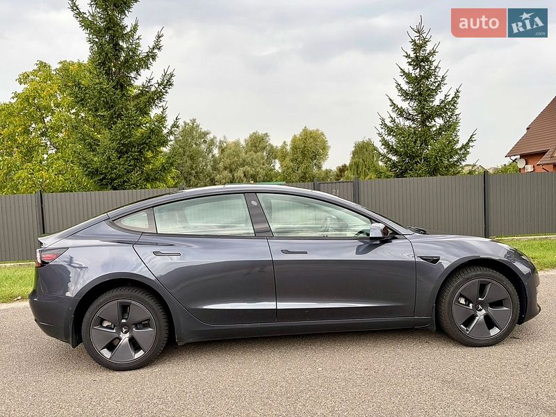 Седан Tesla Model 3 2021 в Киеве