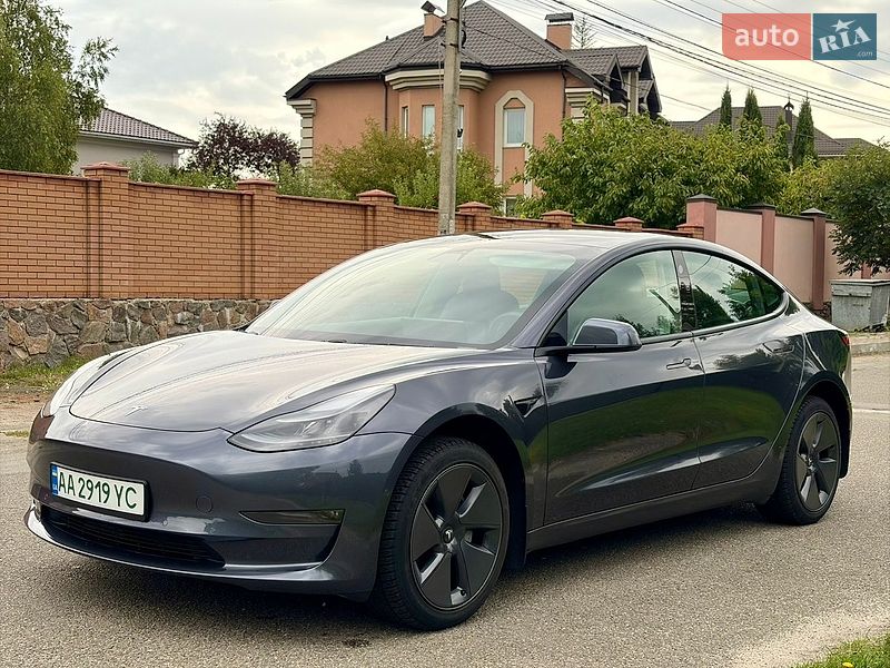 Седан Tesla Model 3 2021 в Киеве