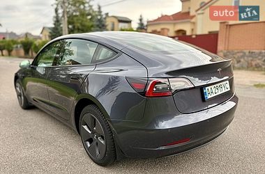 Седан Tesla Model 3 2021 в Киеве