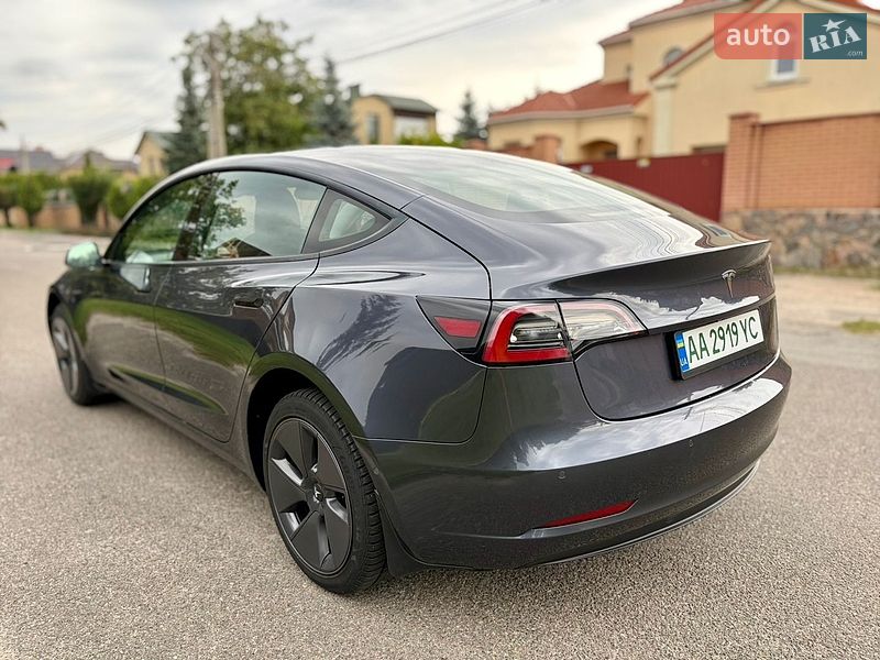 Седан Tesla Model 3 2021 в Киеве