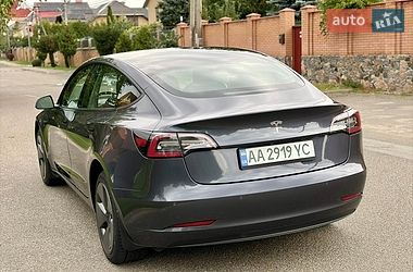 Седан Tesla Model 3 2021 в Киеве