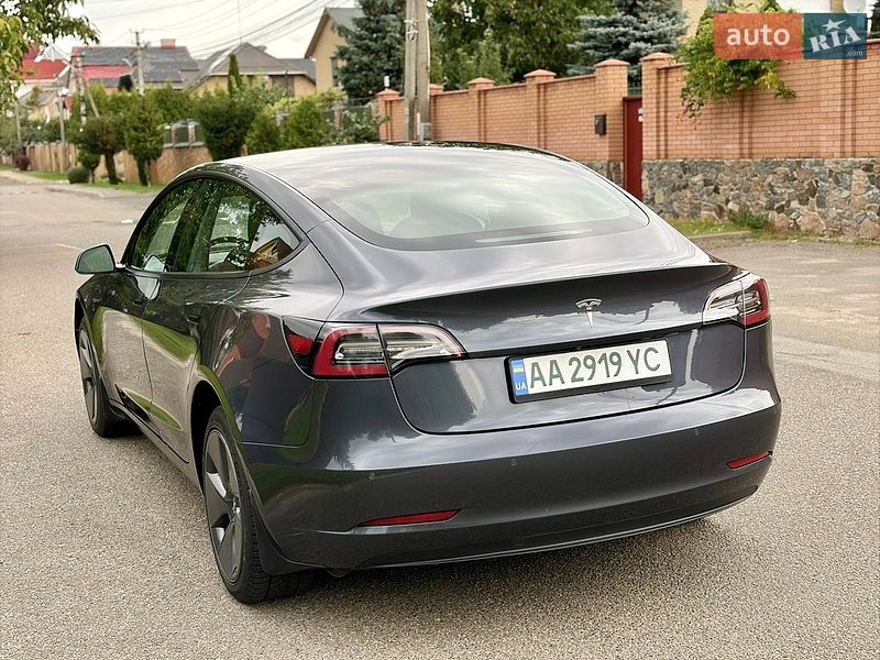 Седан Tesla Model 3 2021 в Киеве