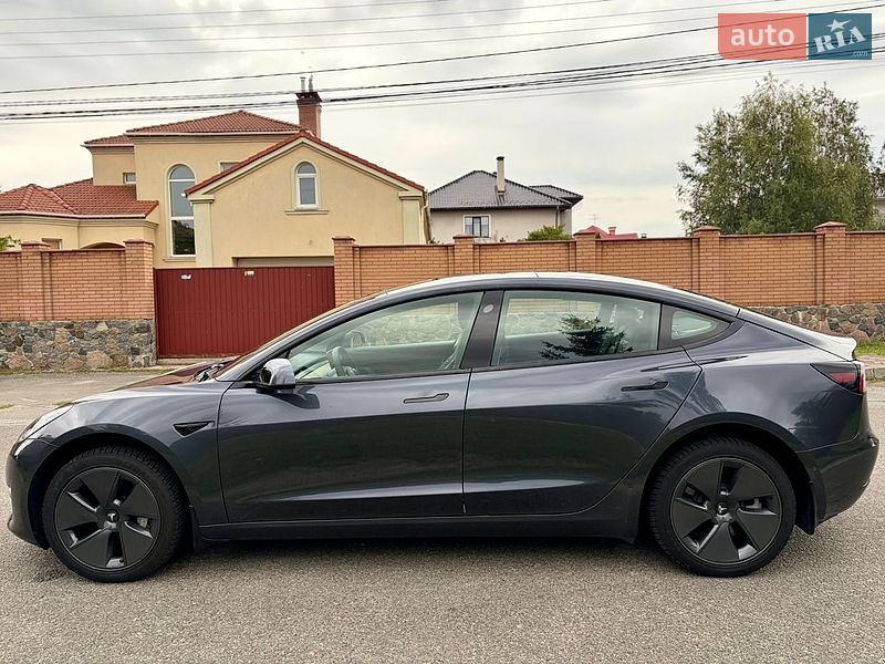 Седан Tesla Model 3 2021 в Киеве
