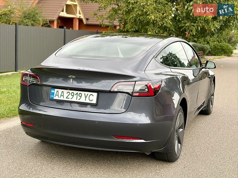 Седан Tesla Model 3 2021 в Киеве