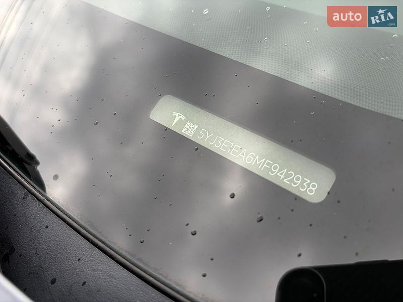 Седан Tesla Model 3 2021 в Киеве