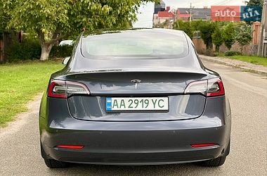 Седан Tesla Model 3 2021 в Киеве