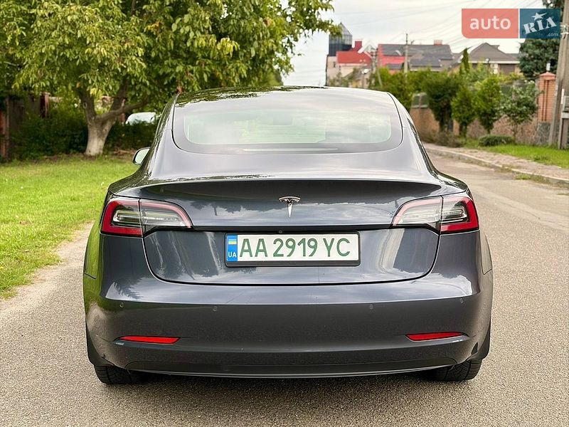 Седан Tesla Model 3 2021 в Киеве