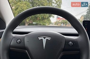 Седан Tesla Model 3 2021 в Киеве