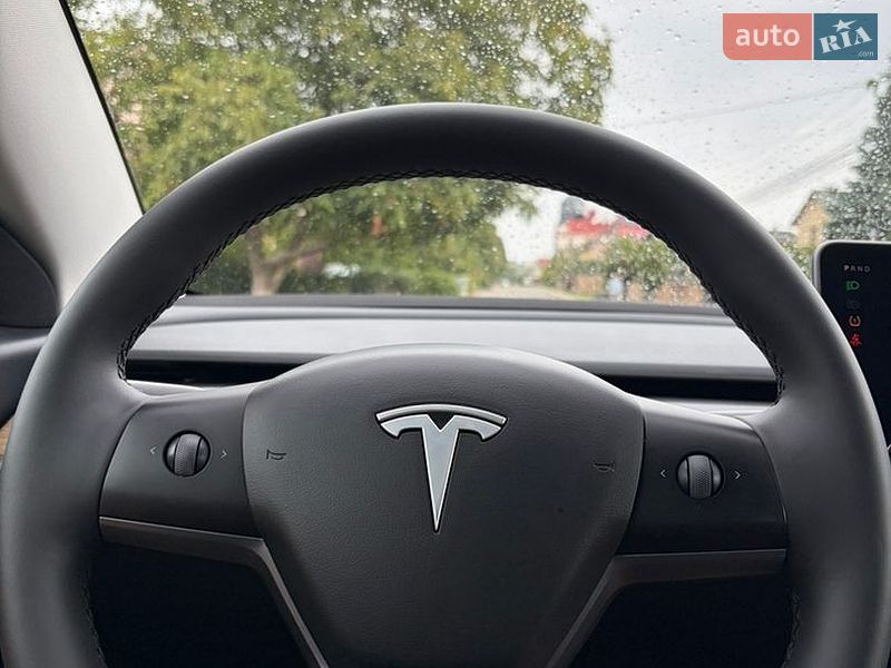 Седан Tesla Model 3 2021 в Киеве