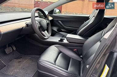 Седан Tesla Model 3 2021 в Киеве