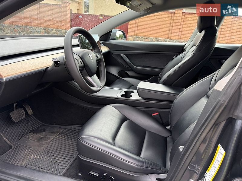 Седан Tesla Model 3 2021 в Киеве
