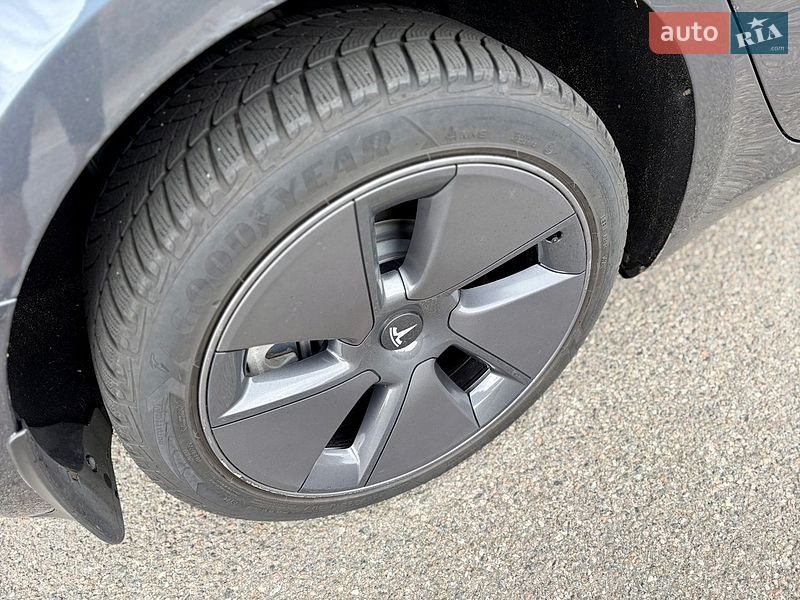 Седан Tesla Model 3 2021 в Киеве