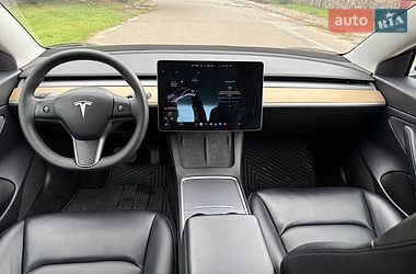Седан Tesla Model 3 2021 в Киеве