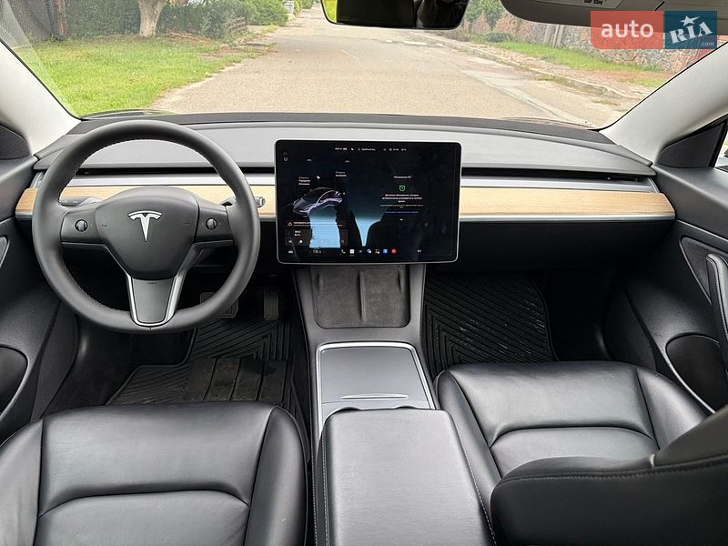 Седан Tesla Model 3 2021 в Киеве