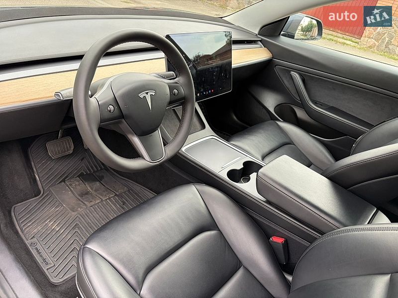 Седан Tesla Model 3 2021 в Киеве