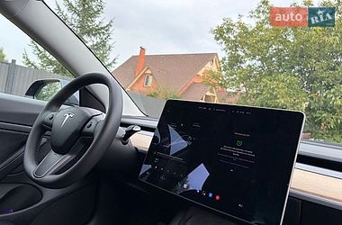 Седан Tesla Model 3 2021 в Киеве