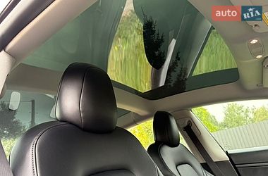 Седан Tesla Model 3 2021 в Киеве