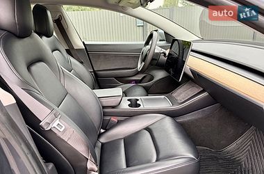 Седан Tesla Model 3 2021 в Киеве