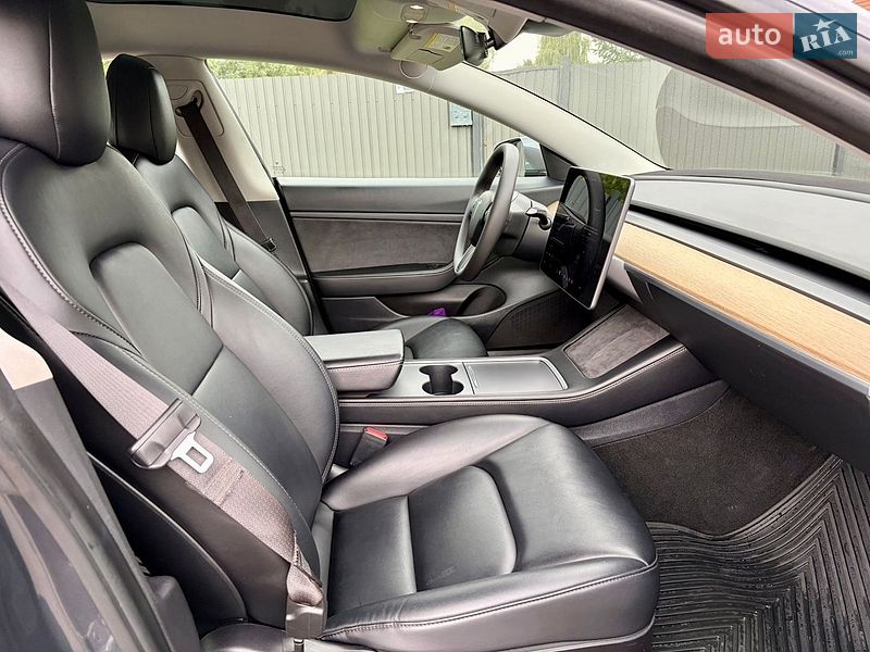Седан Tesla Model 3 2021 в Киеве