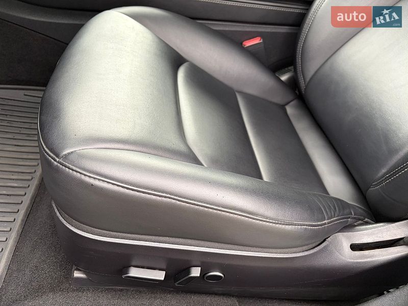 Седан Tesla Model 3 2021 в Киеве