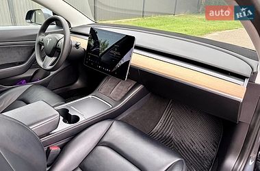 Седан Tesla Model 3 2021 в Киеве