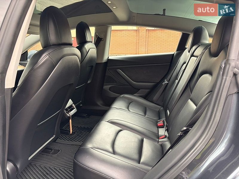 Седан Tesla Model 3 2021 в Киеве