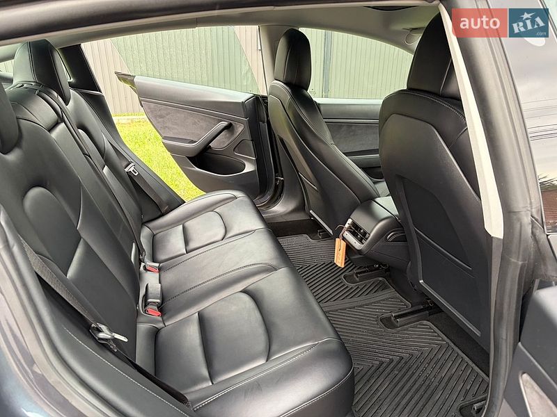 Седан Tesla Model 3 2021 в Киеве