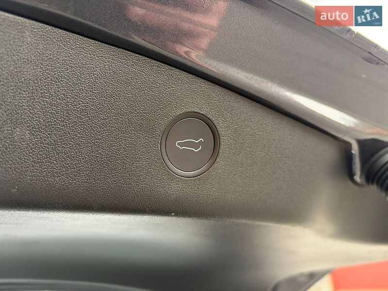 Седан Tesla Model 3 2021 в Киеве