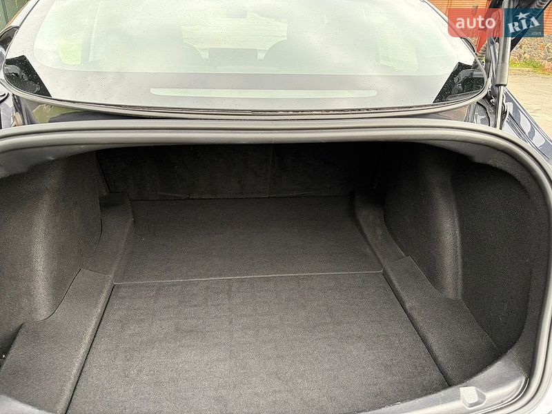 Седан Tesla Model 3 2021 в Киеве
