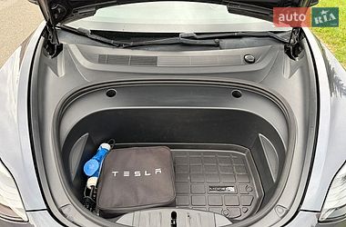 Седан Tesla Model 3 2021 в Киеве