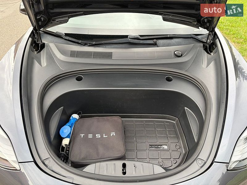 Седан Tesla Model 3 2021 в Киеве