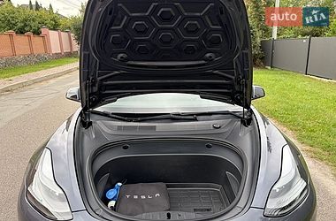 Седан Tesla Model 3 2021 в Киеве